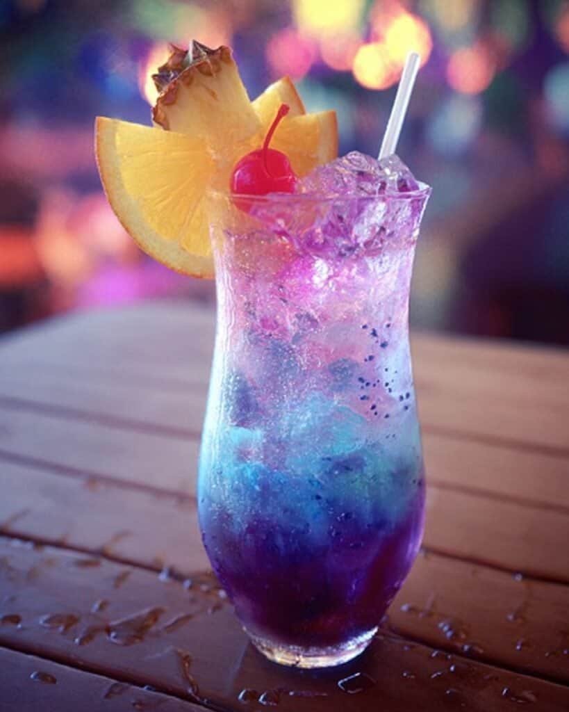 Fruit Tingle Kokteyli: Renkli ve Eğlenceli Bir Partinin Vazgeçilmezi