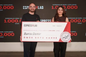 Espressolab bir milyonuncu üyesi Burcu Demir
