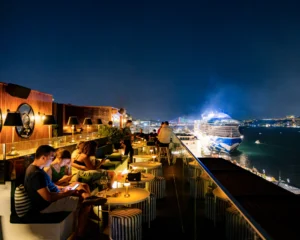 Sky Karaköy terası ve Boğaz manzarası