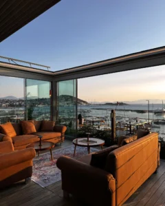 Vaketa Kuşadası marina manzaralı teras