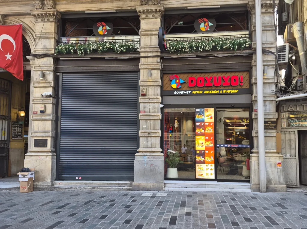 Doyuyo'nun İstiklal Caddesi Suriye Pasajı'ndaki yeni şubesi