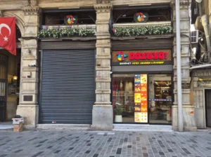 Doyuyo'nun İstiklal Caddesi Suriye Pasajı'ndaki yeni şubesi