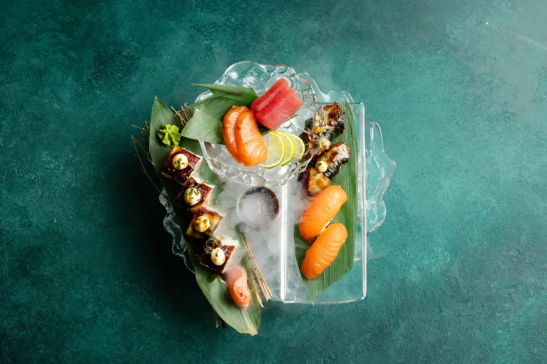 Cloud 34 yeni sezon menüsünden sushi ve sashimi sunumu